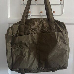 Baggu Small Cloud Carry On Bag in Seaweed!